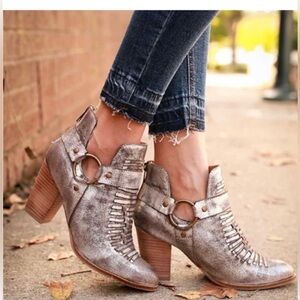 Anthropologie Seychelles Impossible Metallic Booties Size 6.5